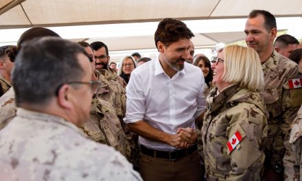 加拿大总理促進安全與穩訪問科威特並會見加拿大武裝部隊成員Promoting security and stability: Prime Minister visits Kuwait and meets with members of the Canadian Armed Forces